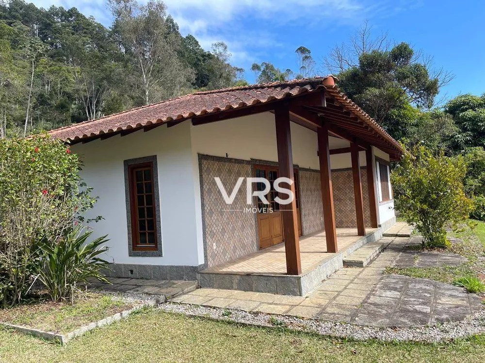 Casa de Condomínio à venda com 3 quartos, 240m² - Foto 1