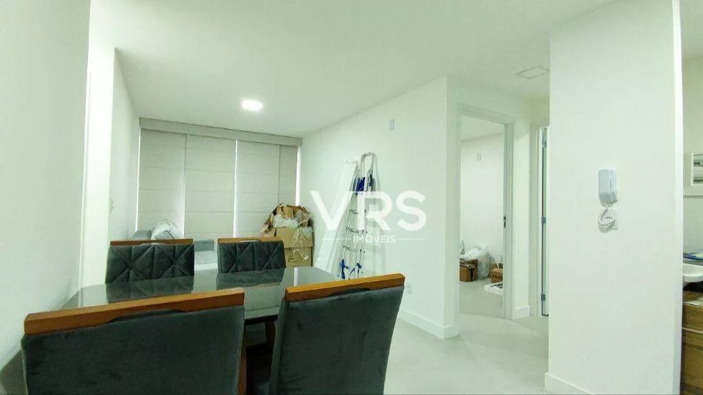 Apartamento à venda com 2 quartos, 66m² - Foto 2