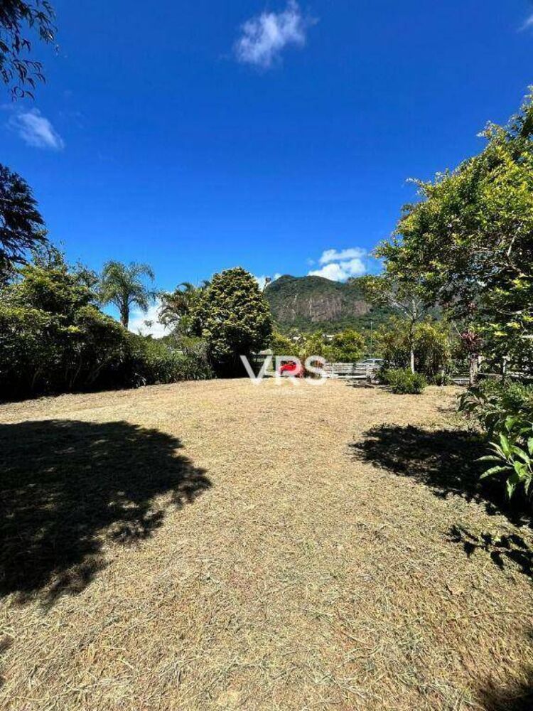 Casa à venda com 5 quartos, 258m² - Foto 1