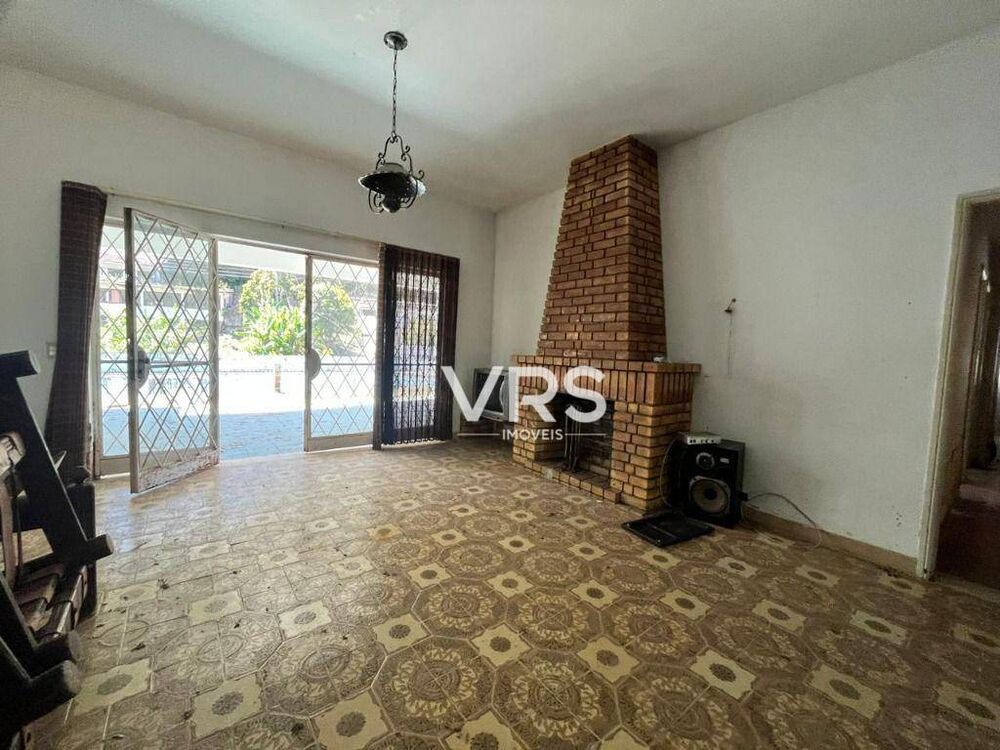 Casa à venda com 5 quartos, 258m² - Foto 3