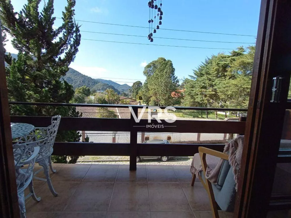 Casa, 4 quartos, 197 m² - Foto 1