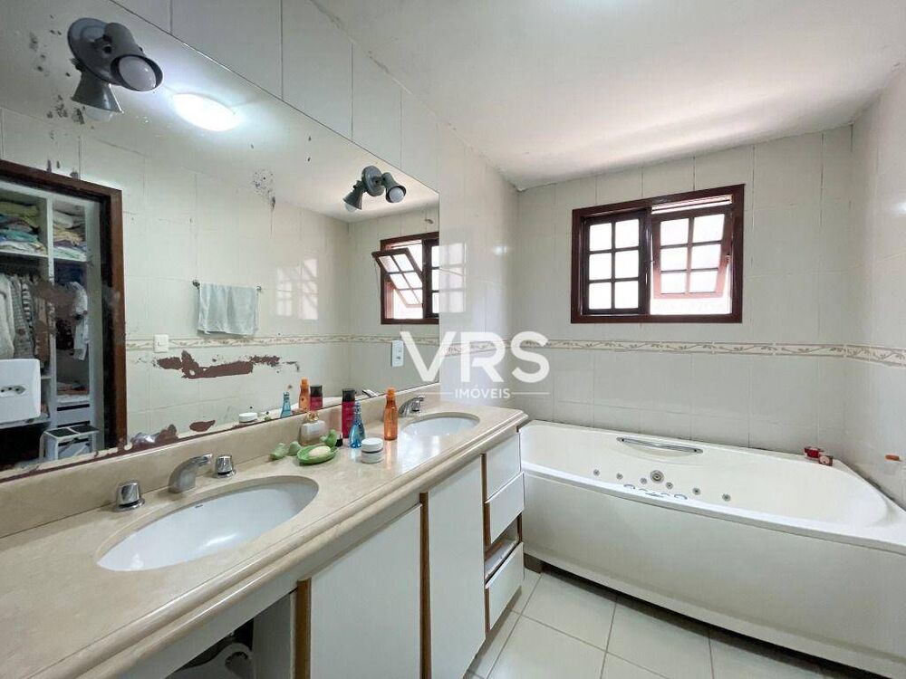 Casa de Condomínio à venda com 4 quartos, 216m² - Foto 9