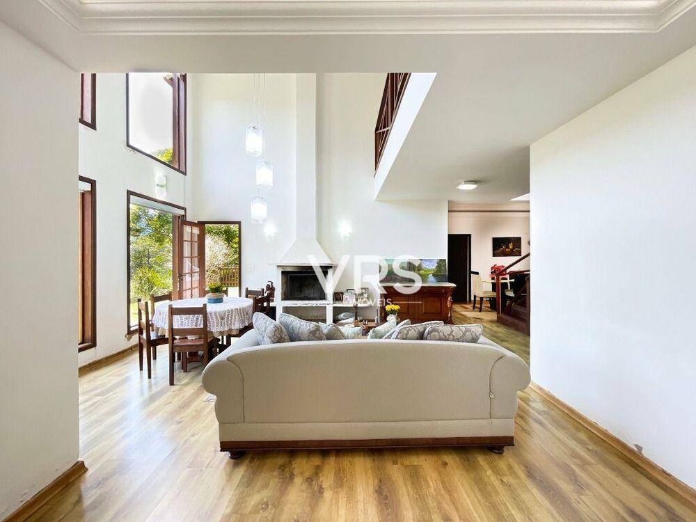 Casa de Condomínio à venda com 4 quartos, 216m² - Foto 1