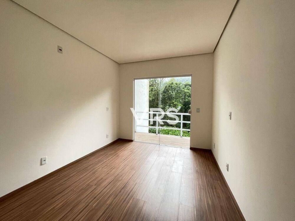Casa à venda com 5 quartos, 216m² - Foto 5