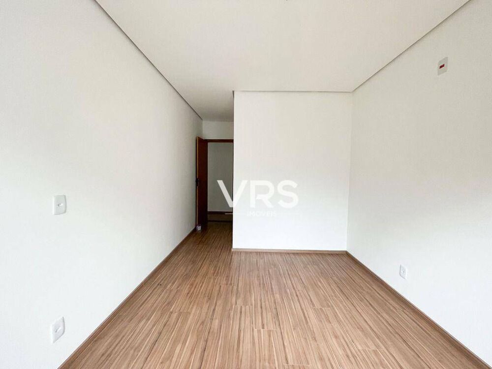 Casa à venda com 5 quartos, 216m² - Foto 6