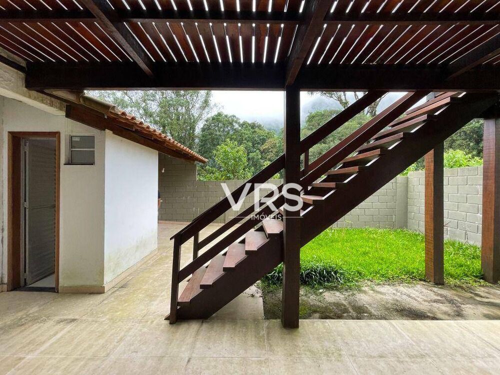 Casa à venda com 5 quartos, 216m² - Foto 10