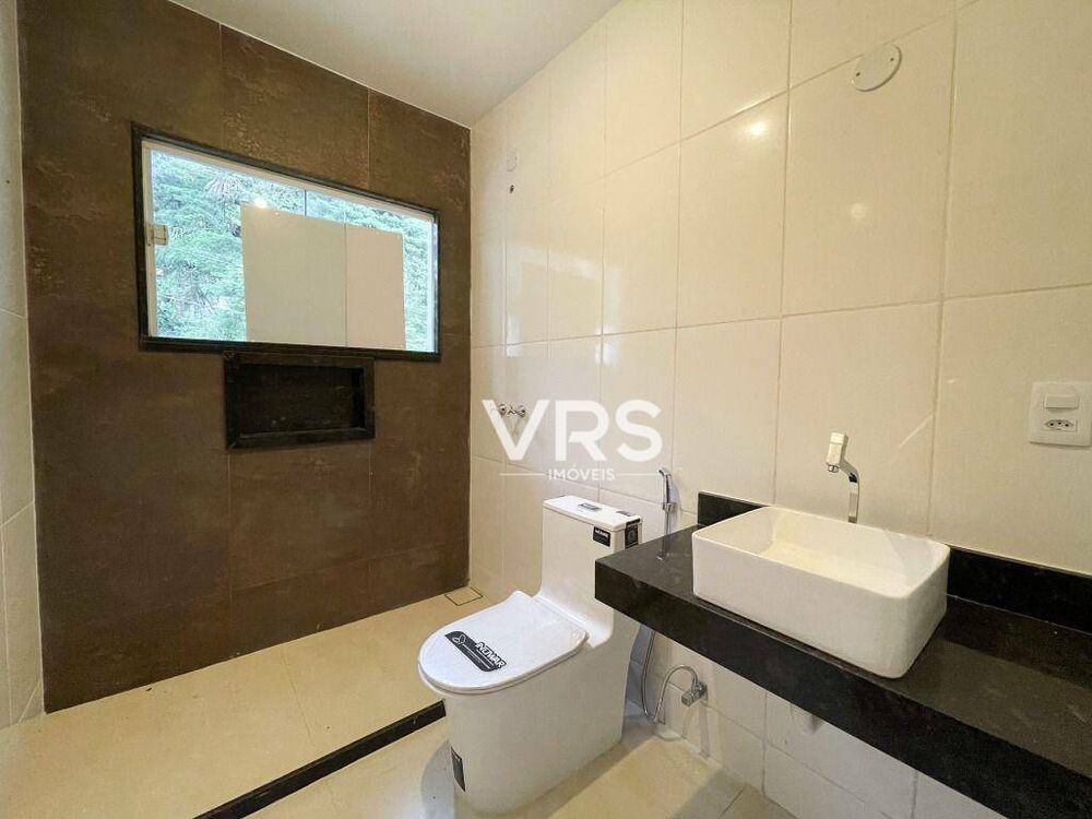 Casa à venda com 5 quartos, 216m² - Foto 9