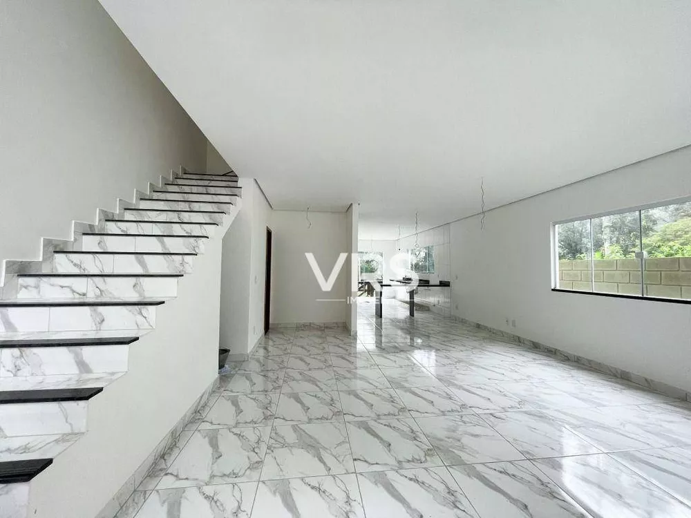 Casa, 5 quartos, 216 m² - Foto 2