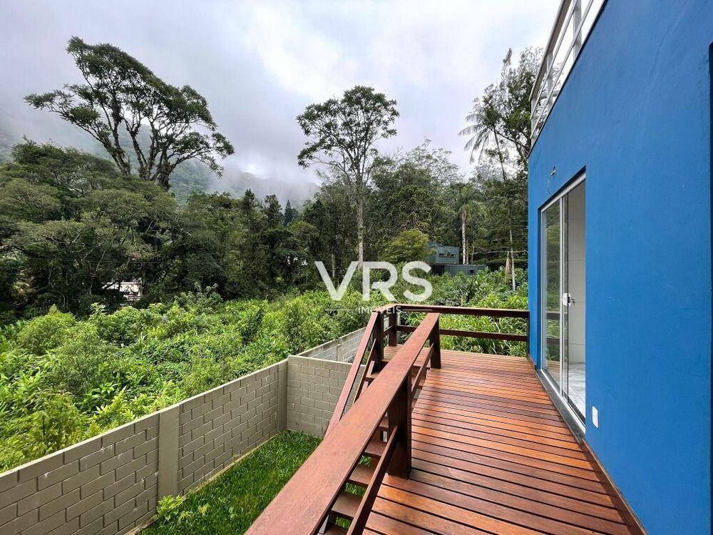 Casa à venda com 5 quartos, 216m² - Foto 3
