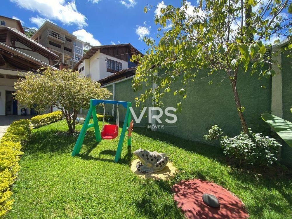 Casa à venda com 4 quartos, 388m² - Foto 2