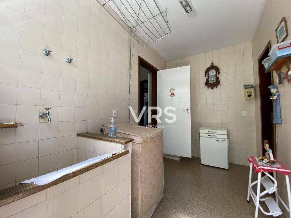 Casa à venda com 4 quartos, 388m² - Foto 4
