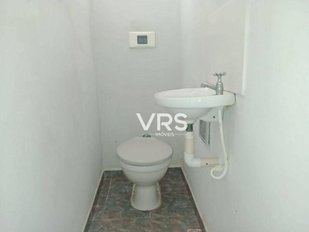 Casa à venda com 2 quartos, 200m² - Foto 2