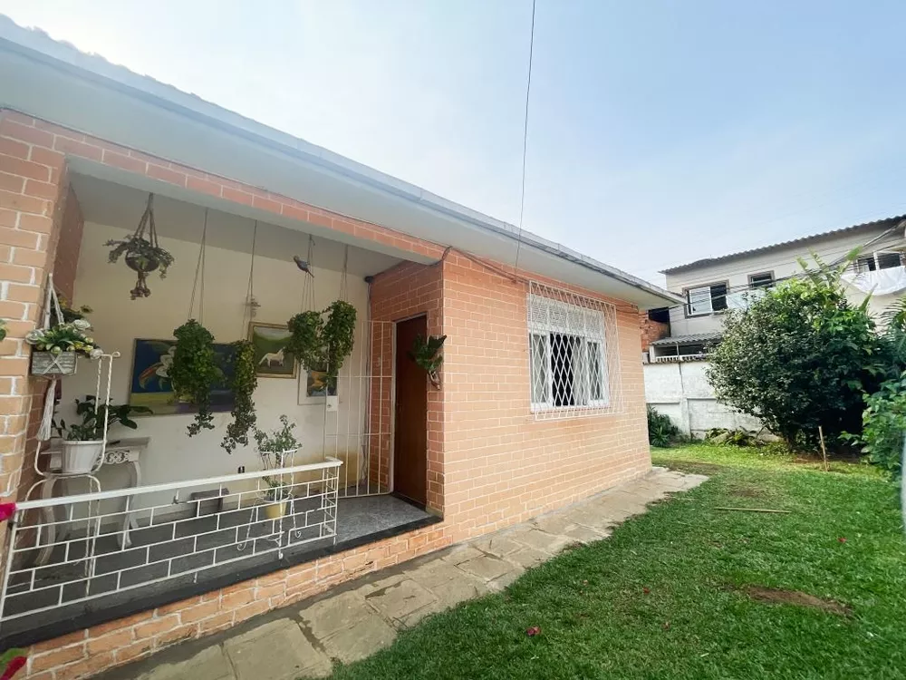 Casa à venda com 3 quartos, 98m² - Foto 1