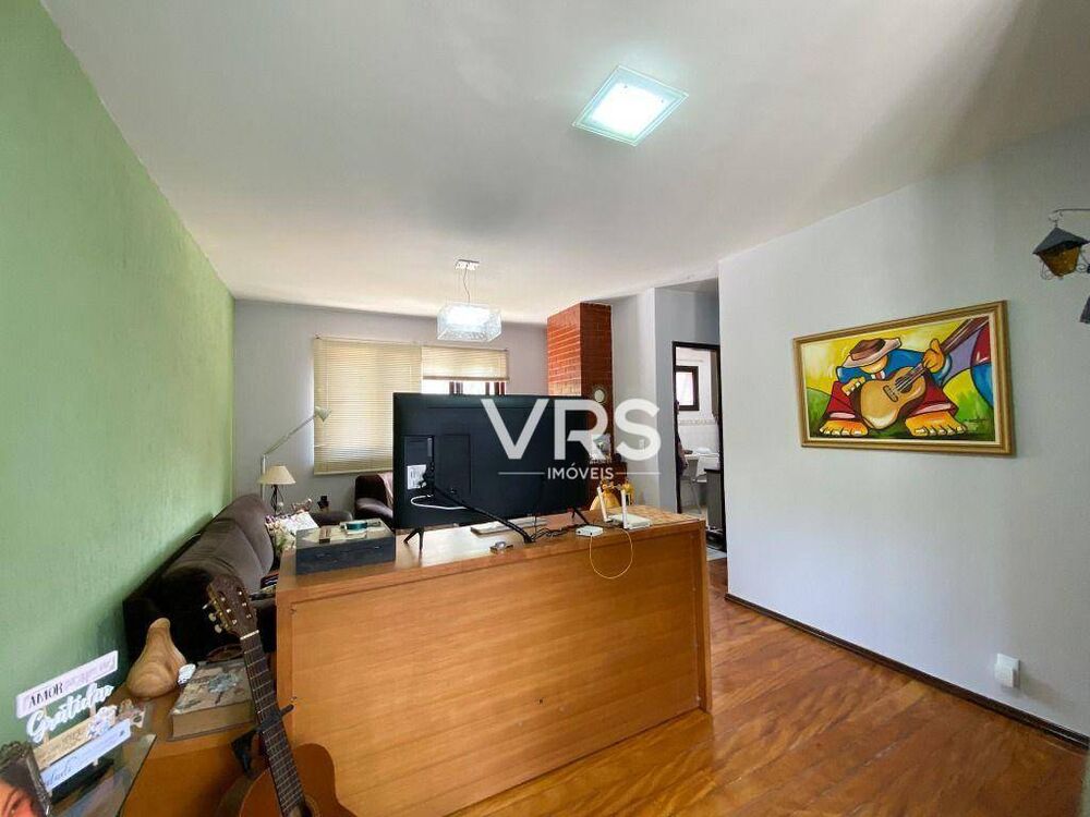 Casa à venda com 4 quartos, 180m² - Foto 1