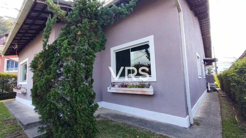 Casa de Condomínio à venda com 3 quartos, 220m² - Foto 4