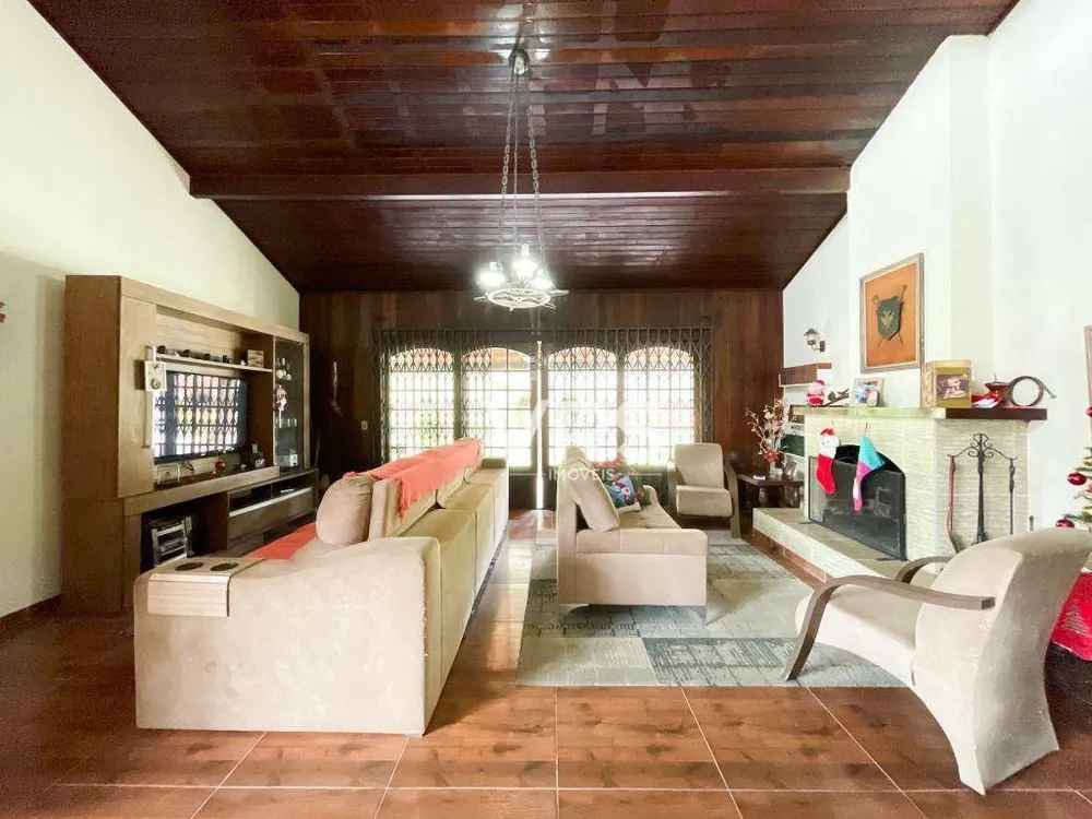 Casa, 6 quartos, 214 m² - Foto 1