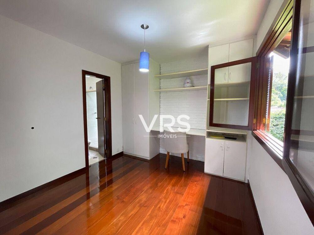 Casa de Condomínio à venda com 5 quartos, 258m² - Foto 10