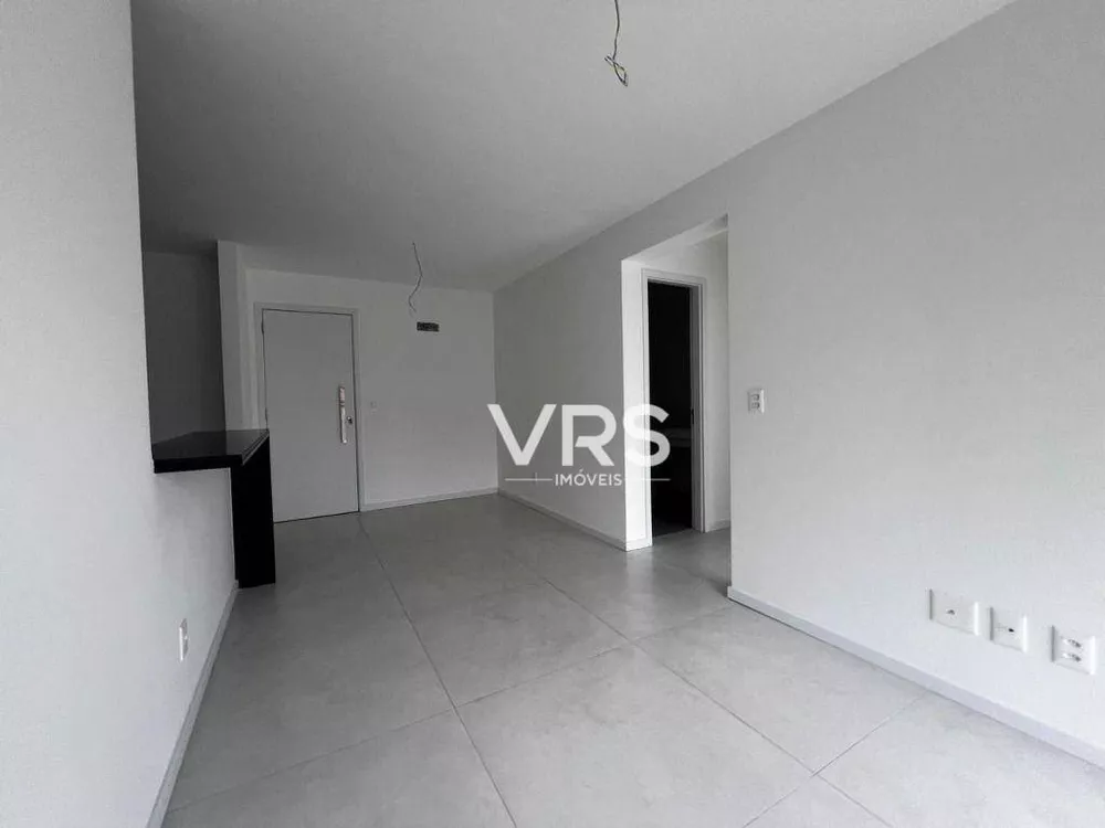 Apartamento à venda com 2 quartos, 70m² - Foto 4