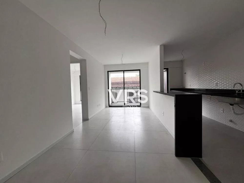 Apartamento à venda com 2 quartos, 70m² - Foto 2