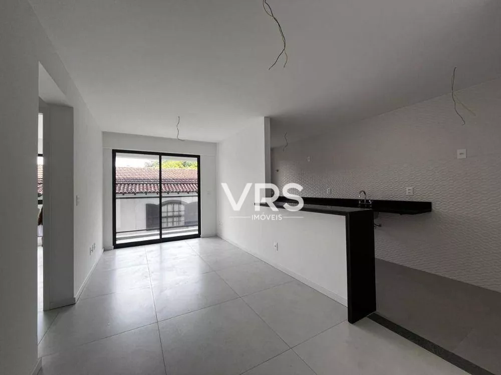 Apartamento à venda com 2 quartos, 70m² - Foto 3