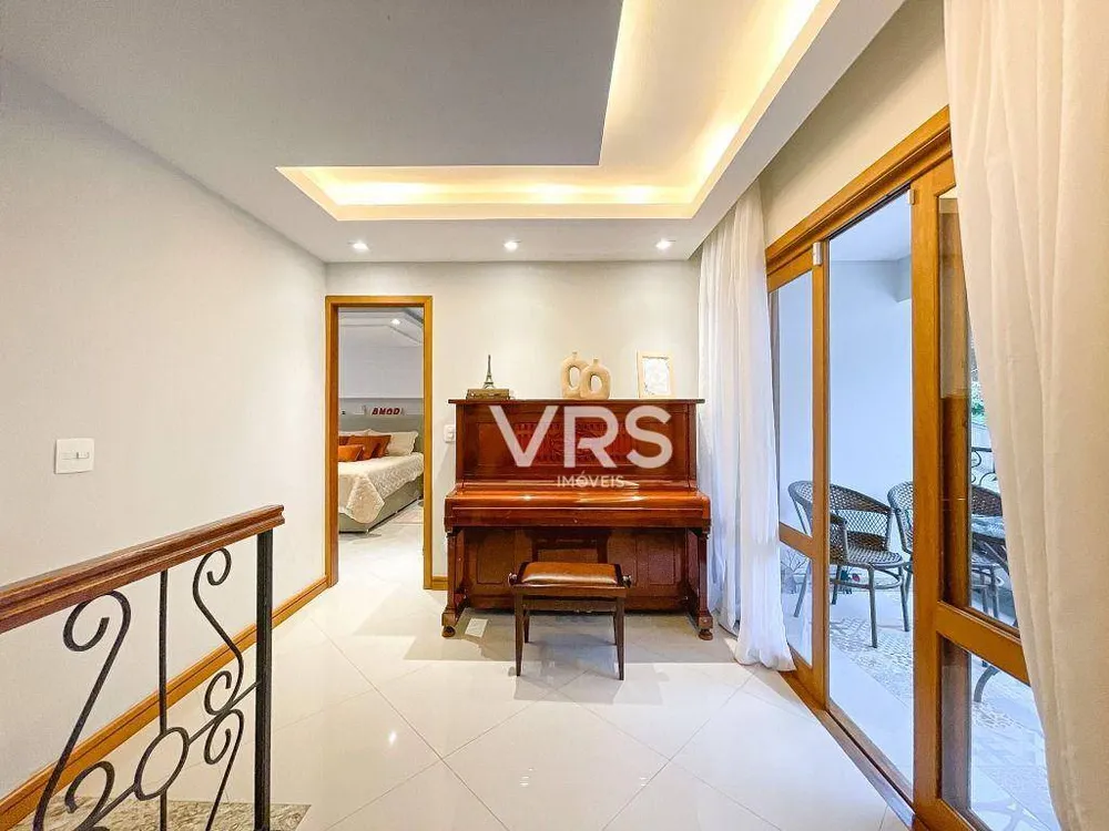 Casa, 4 quartos, 330 m² - Foto 1