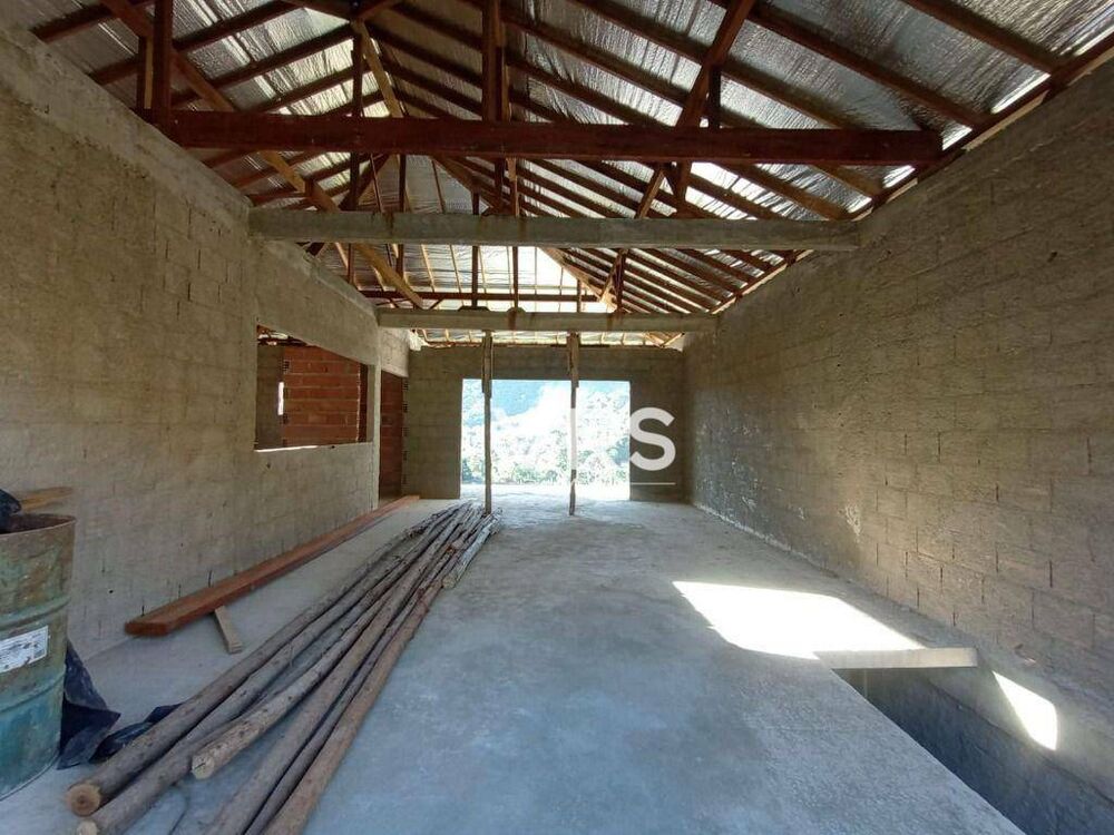 Casa de Condomínio à venda com 3 quartos, 334m² - Foto 1