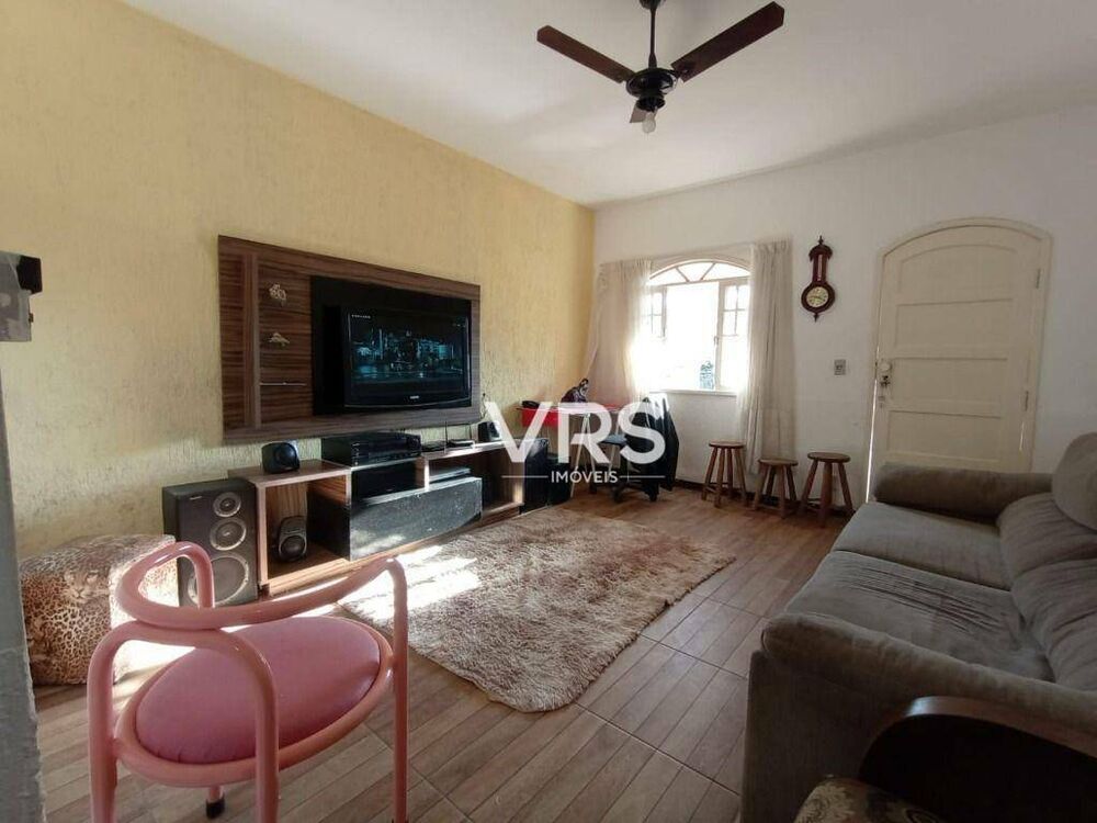 Casa à venda com 2 quartos, 110m² - Foto 2