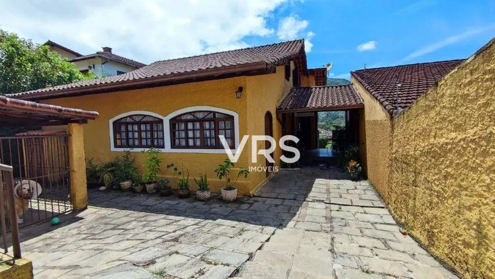 Casa à venda com 5 quartos, 187m² - Foto 1