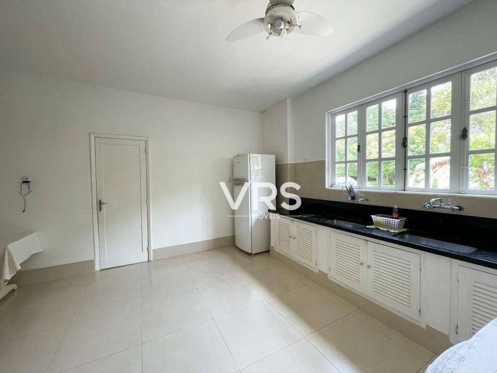 Casa à venda com 4 quartos, 350m² - Foto 3