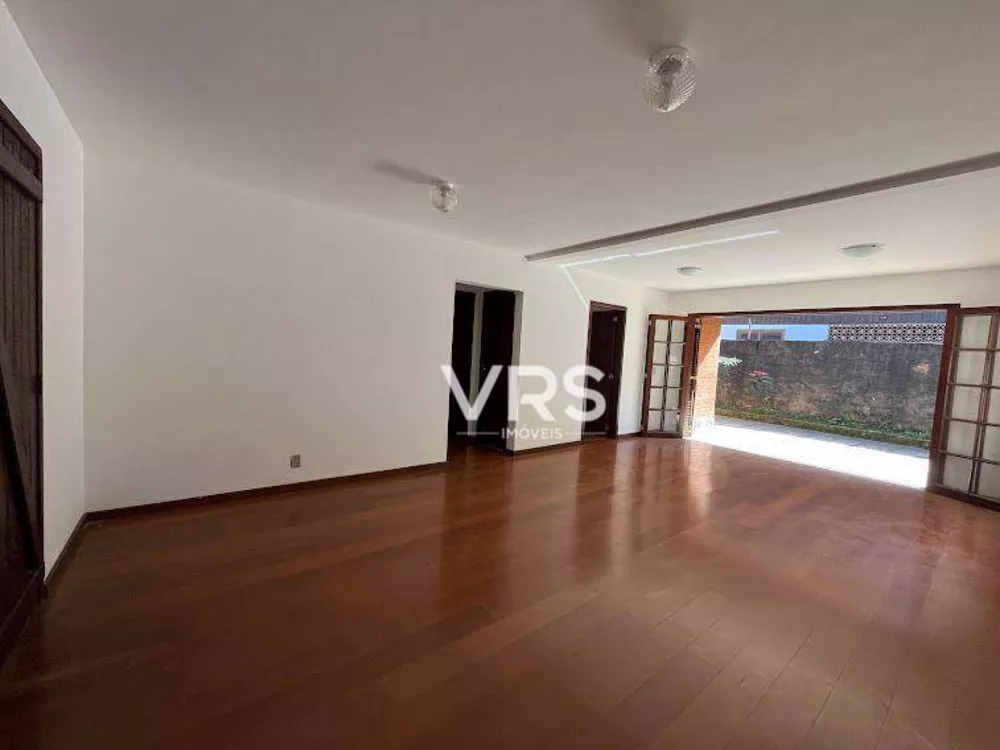 Casa à venda com 2 quartos, 134m² - Foto 1