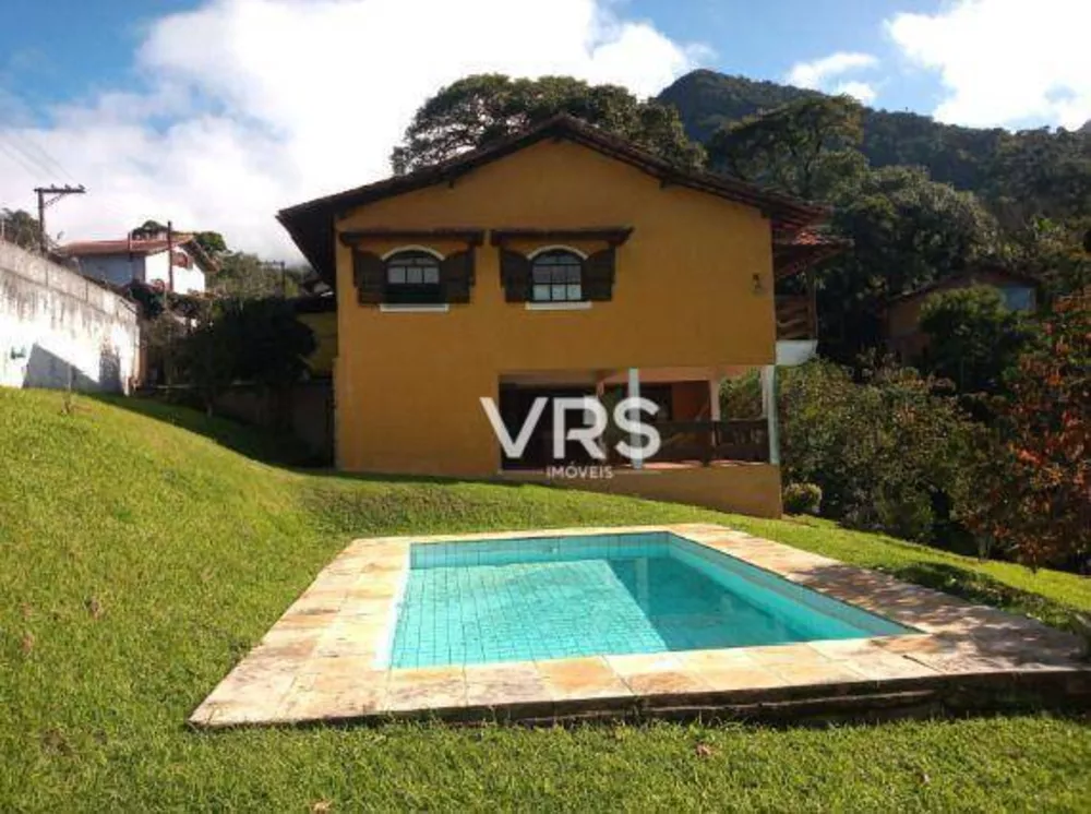 Casa à venda com 3 quartos, 300m² - Foto 1