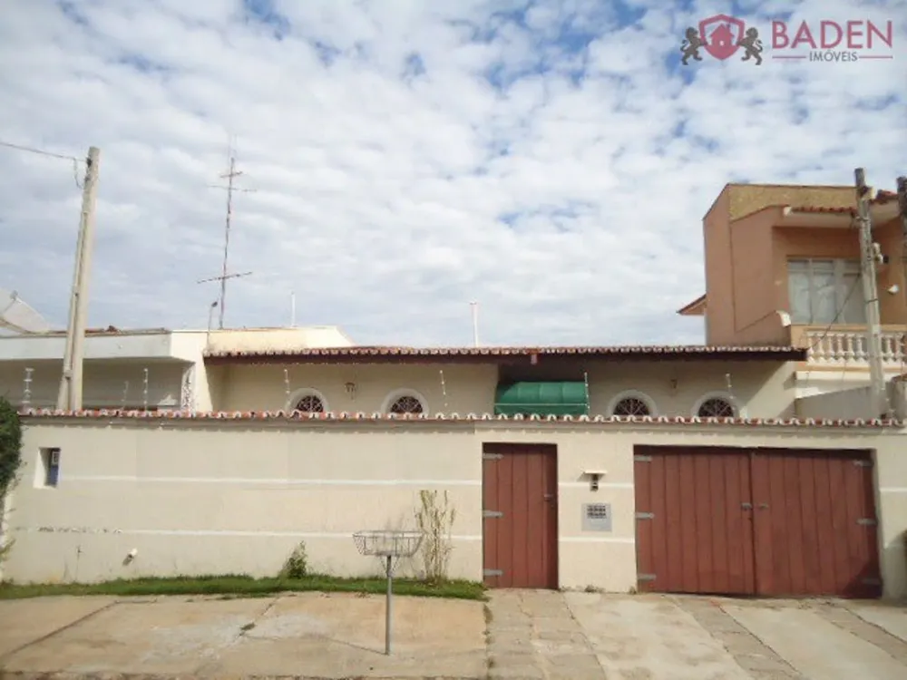 Casa, 4 quartos, 213 m² - Foto 1