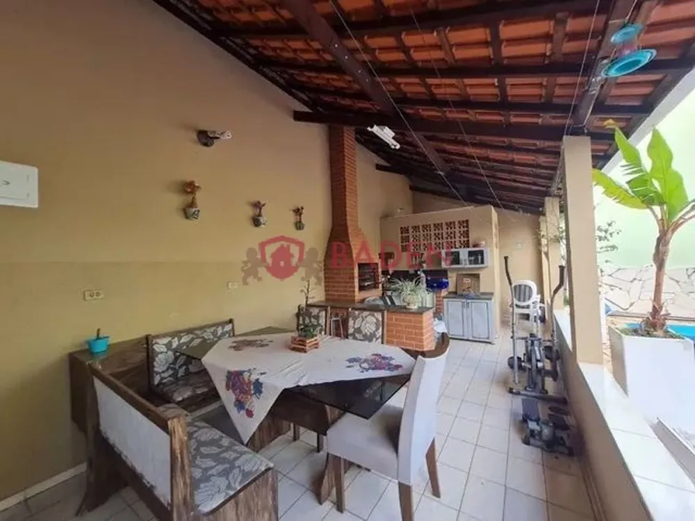 Casa, 5 quartos, 250 m² - Foto 2