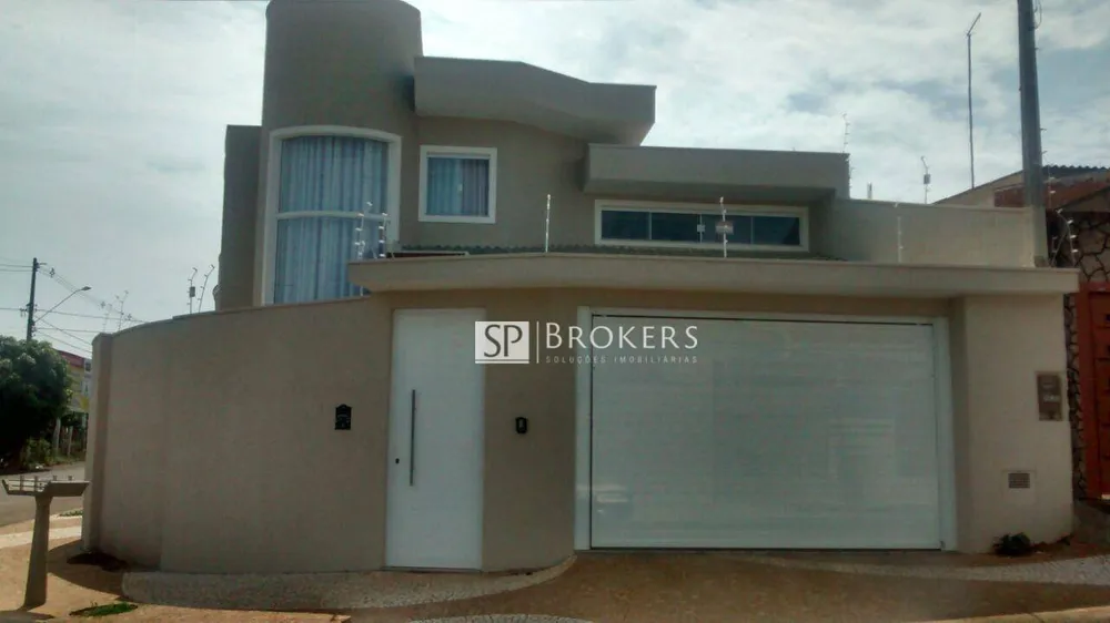 Sobrado, 3 quartos, 202 m² - Foto 1
