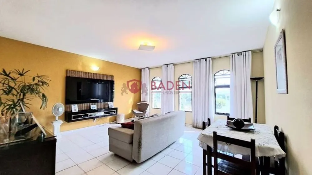 Casa, 4 quartos, 196 m² - Foto 1