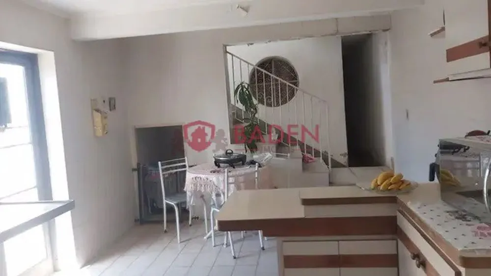 Casa, 4 quartos, 250 m² - Foto 1