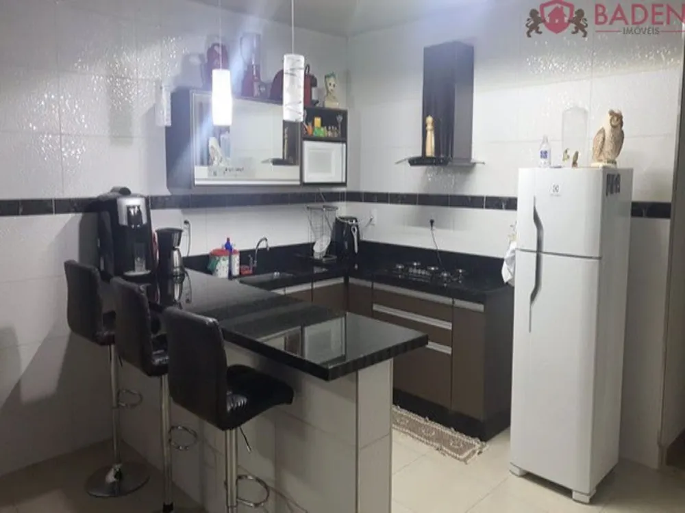 Casa, 3 quartos, 200 m² - Foto 2