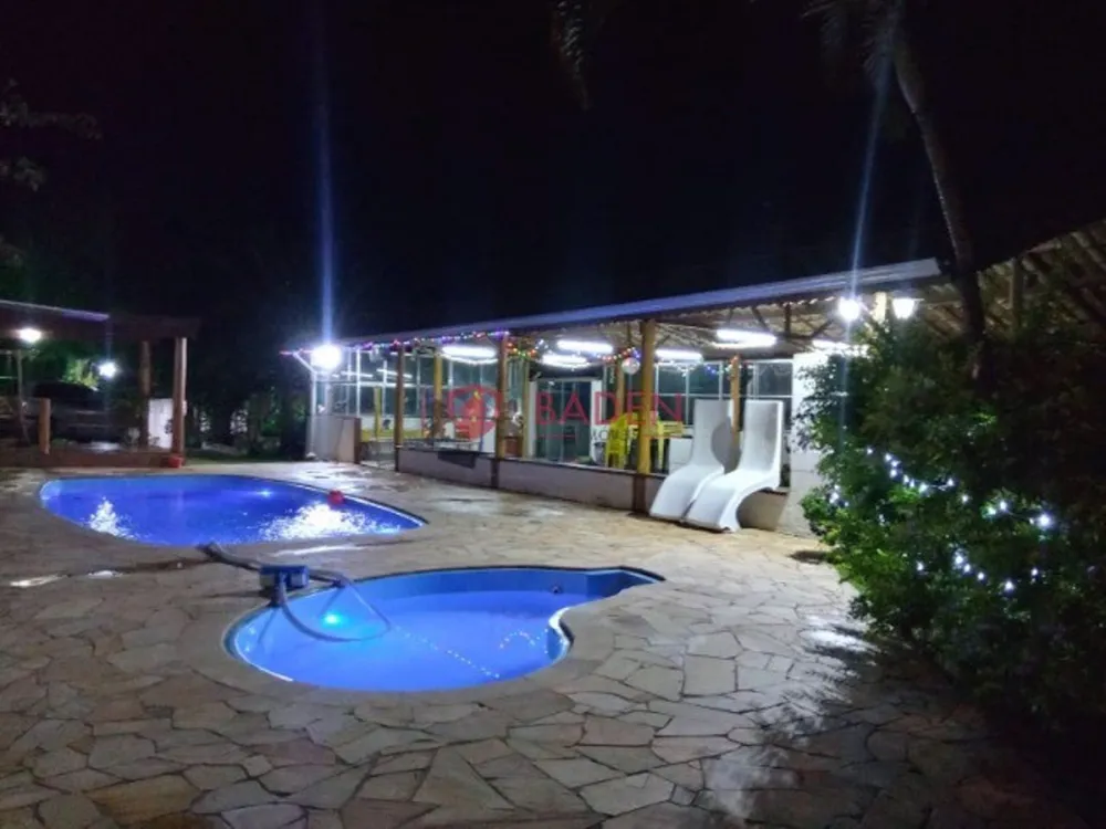 Chácara, 3 quartos, 1240 m² - Foto 1
