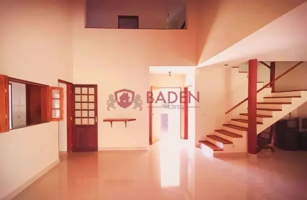 Casa, 5 quartos, 276 m² - Foto 1