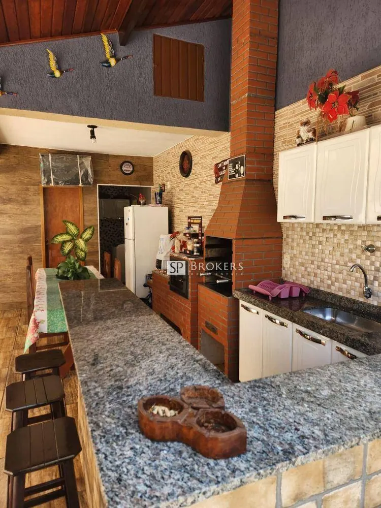 Casa, 3 quartos, 228 m² - Foto 2