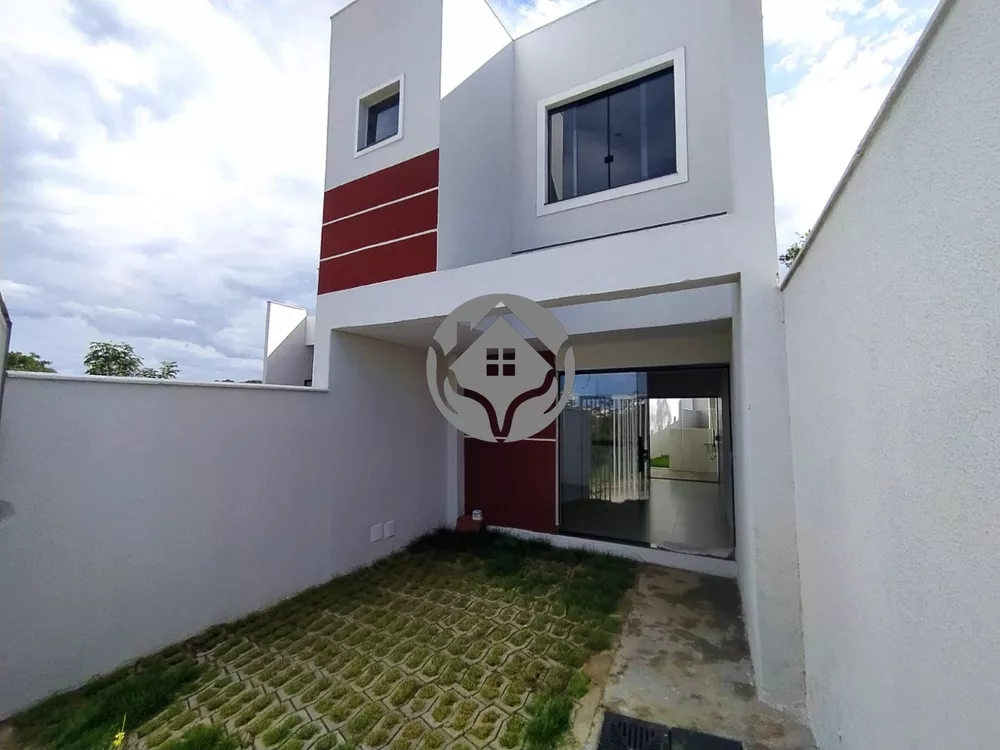 Casa à venda com 2 quartos, 121m² - Foto 1