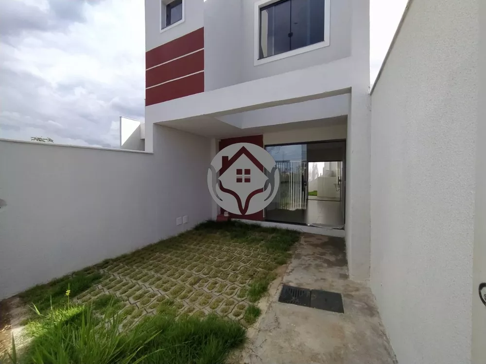 Casa à venda com 2 quartos, 121m² - Foto 2