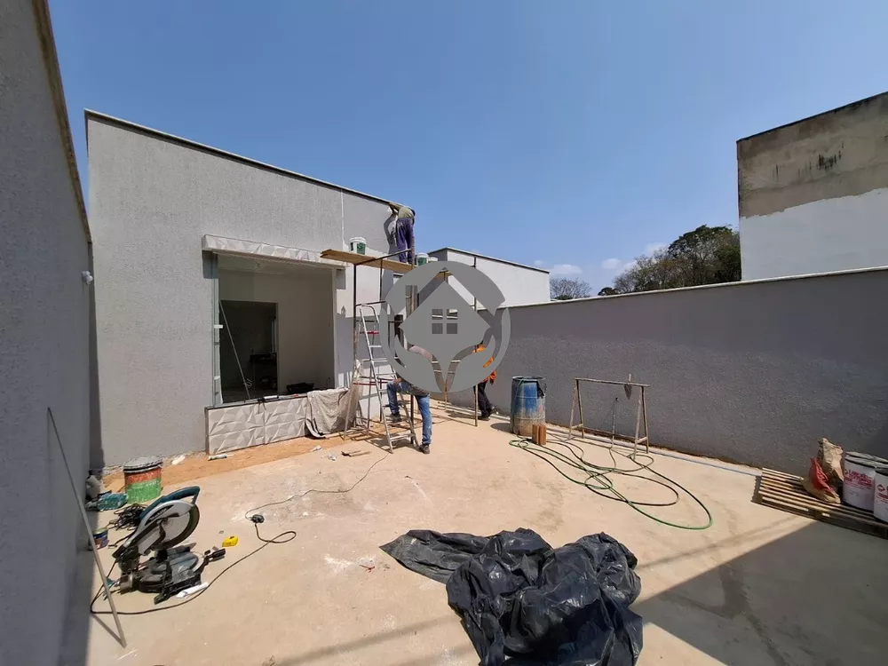 Casa à venda com 3 quartos, 140m² - Foto 1