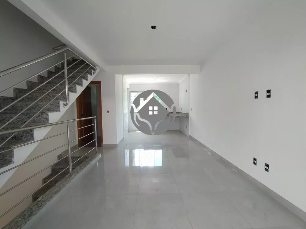 Casa à venda com 3 quartos, 166m² - Foto 1