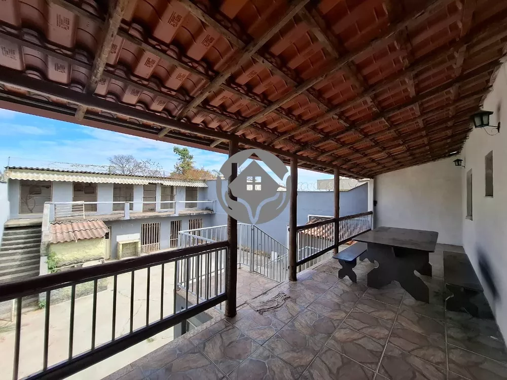 Casa à venda com 3 quartos, 347m² - Foto 8