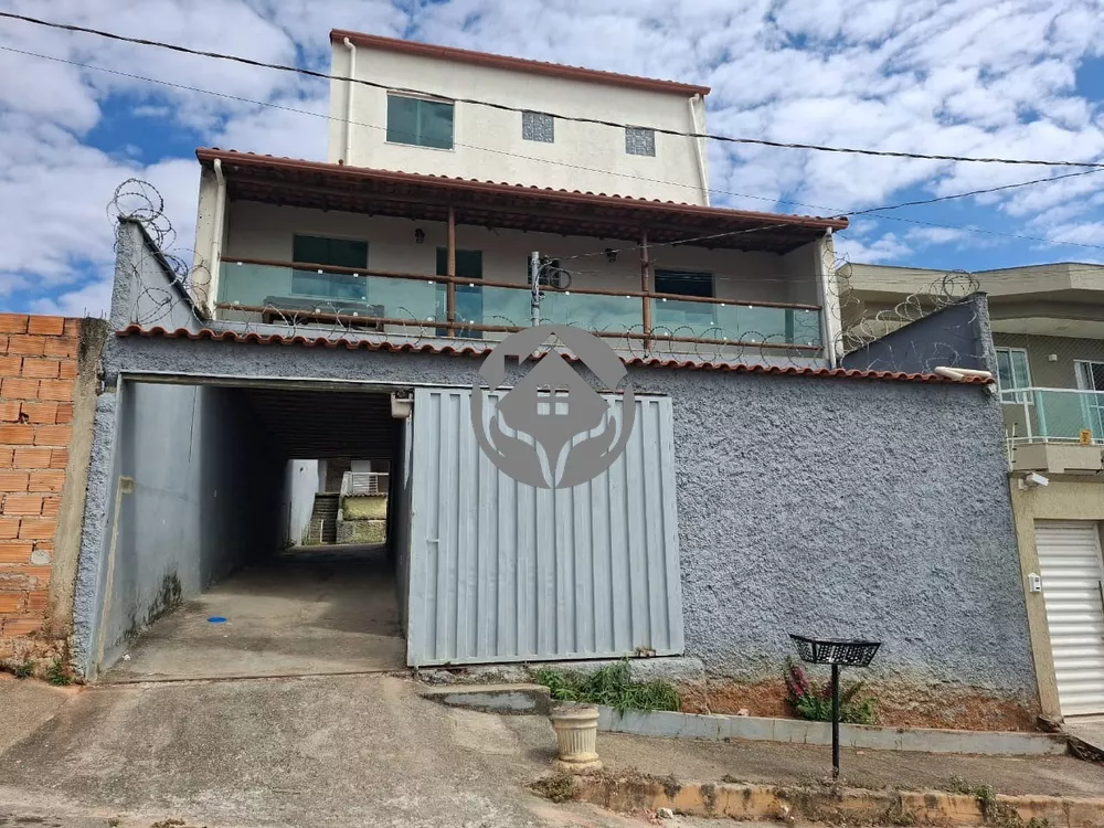 Casa à venda com 3 quartos, 347m² - Foto 1