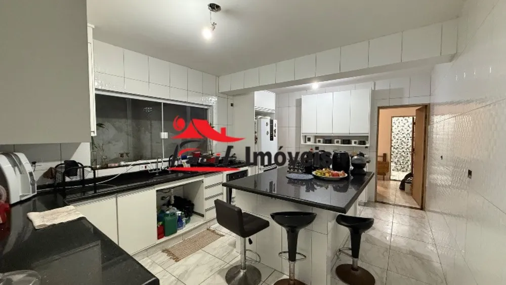 Casa, 3 quartos, 220 m² - Foto 1