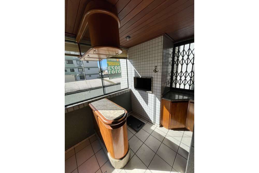 Apartamento à venda com 3 quartos, 95m² - Foto 2