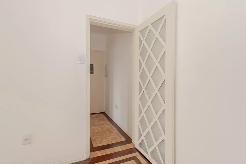 Apartamento à venda com 2 quartos, 70m² - Foto 2