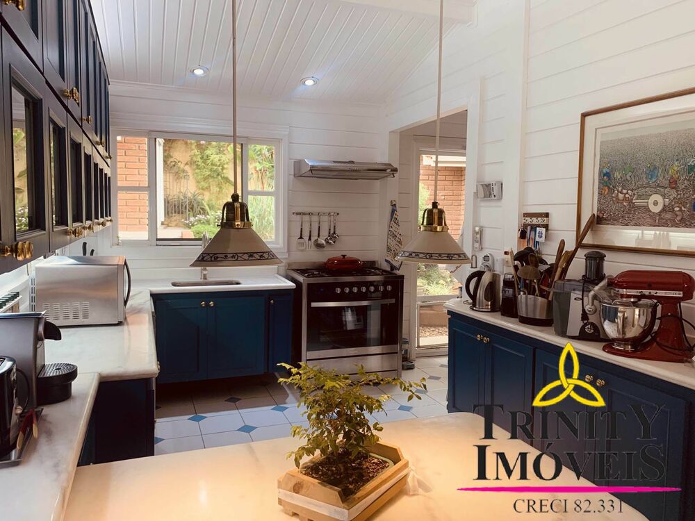 Casa à venda com 3 quartos, 384m² - Foto 1